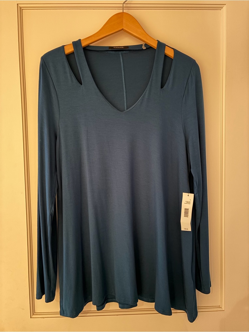 Tahari Teal Cutout-Shoulder V-Neck Long Sleeve Top